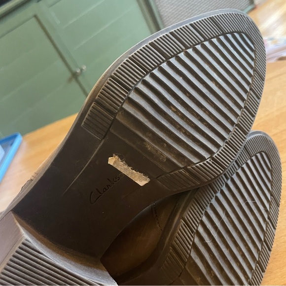 EUC Clarks Tan Booties Size 8 - Picture 5 of 7